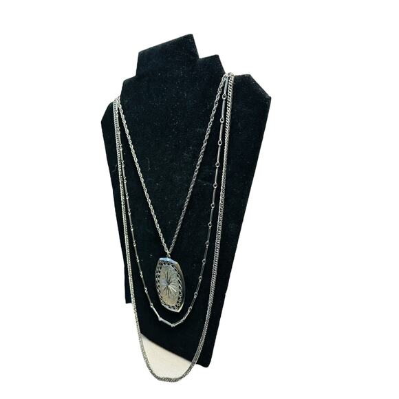 Vintage Triple Strand Silvertone Necklace ~ Starburst Etched Pendant ~ 18” / 30” - Picture 3 of 7